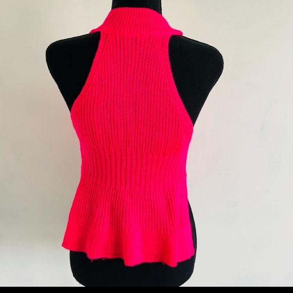 fashion nova pink halter knit top. Has some stretch. - Picture 5 of 6